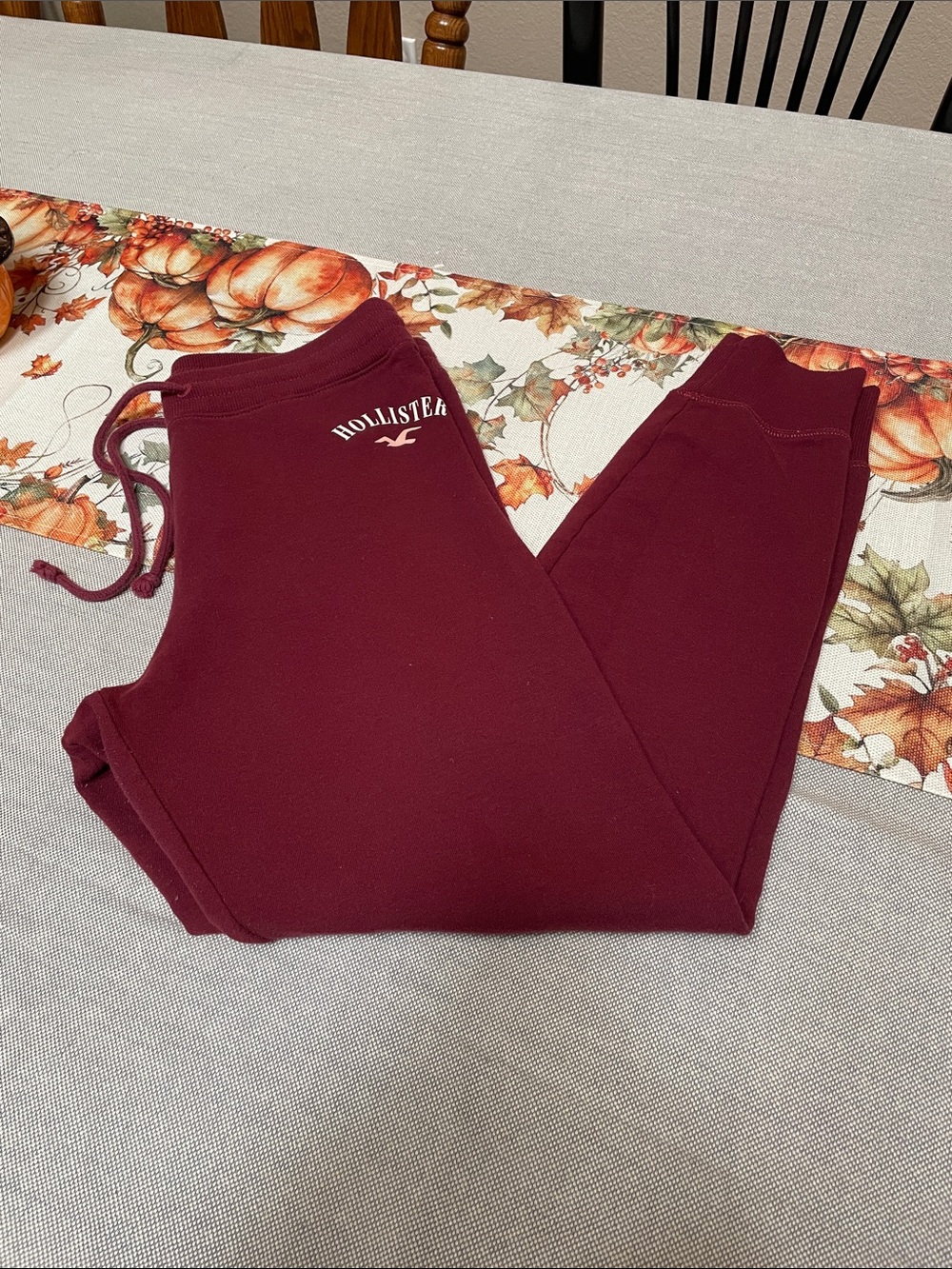 Hollister Ultra HighRise Fitted Burgundy Jogger Sweatpants, M